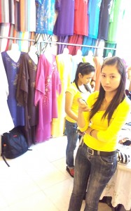 Amoi Vietnam Baju Kurung di Vietnam